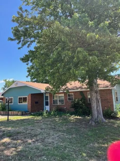 1929 N osage ST, Ponca City, OK 74601