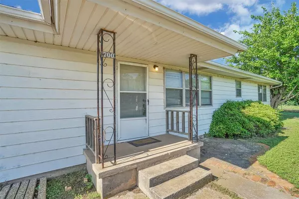 Lone Wolf, OK 73655,700 S 6th ST