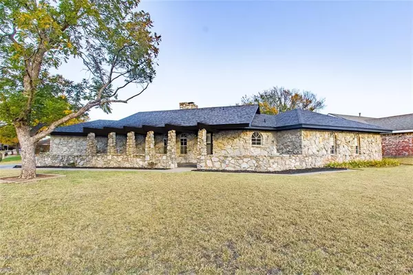 20 SE Camelot DR, Lawton, OK 73501