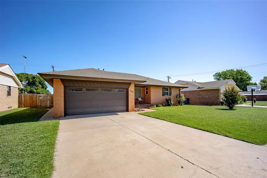 1004 Cherokee PL, Lindsay, OK 73052