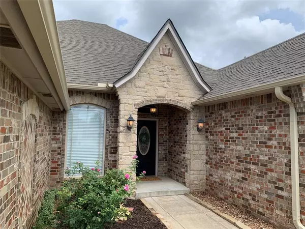 2311 Whispering Pine BLVD, Shawnee, OK 74804