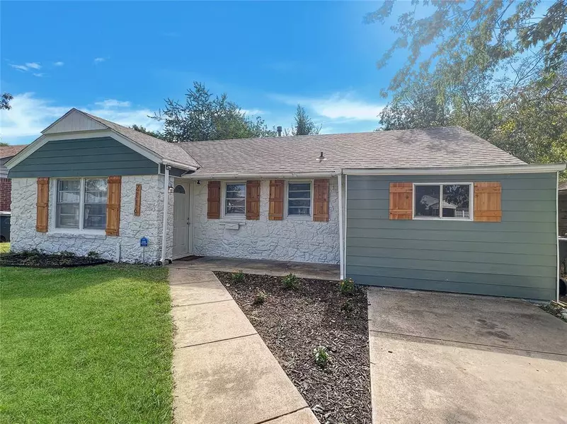 2116 Andover CT, The Village, OK 73120