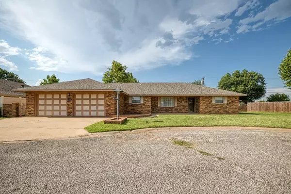 1316 Caudill DR, Watonga, OK 73772