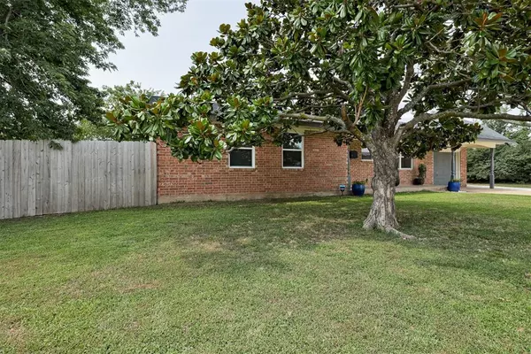 Moore, OK 73160,648 NW 17th ST