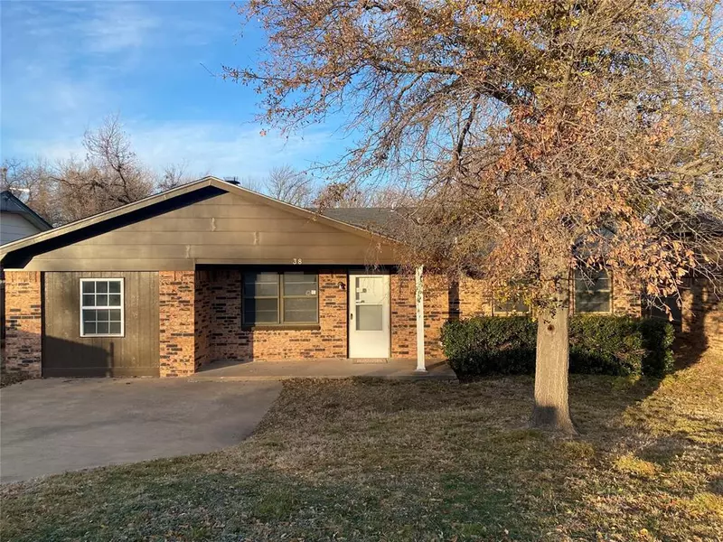 38 Crown PT, Pauls Valley, OK 73075