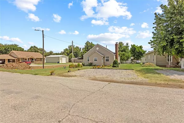 Dover, OK 73734,220 E Oak