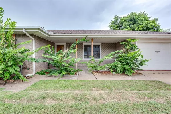 Moore, OK 73160,210 Kelly DR