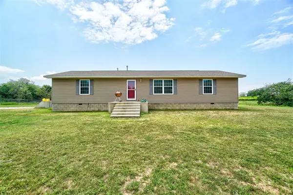 56123 Moccasin TRL, Prague, OK 74864