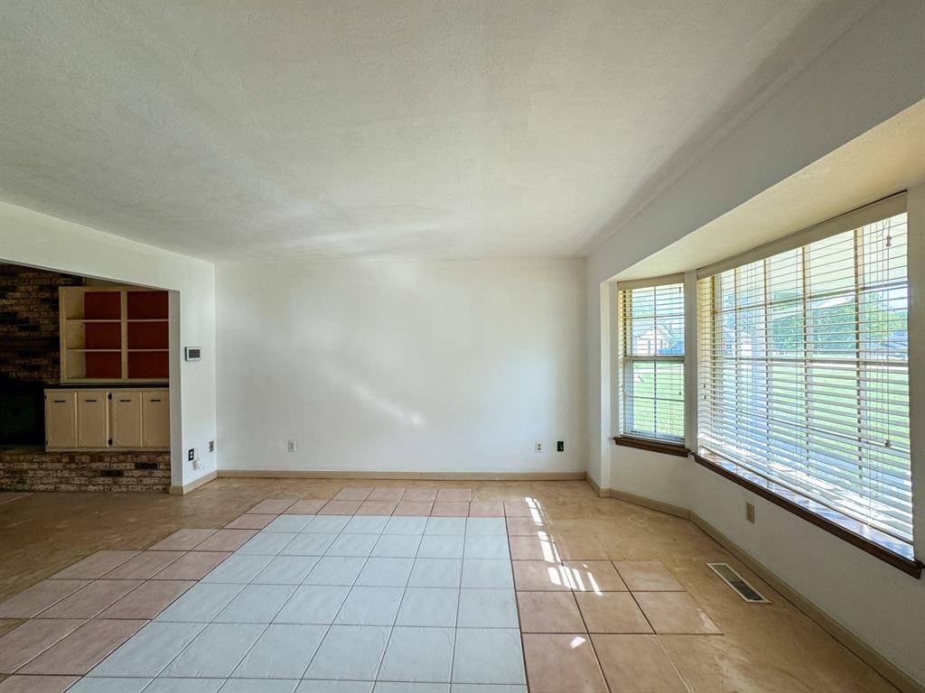 Norman, OK 73071,2928 Woodview DR