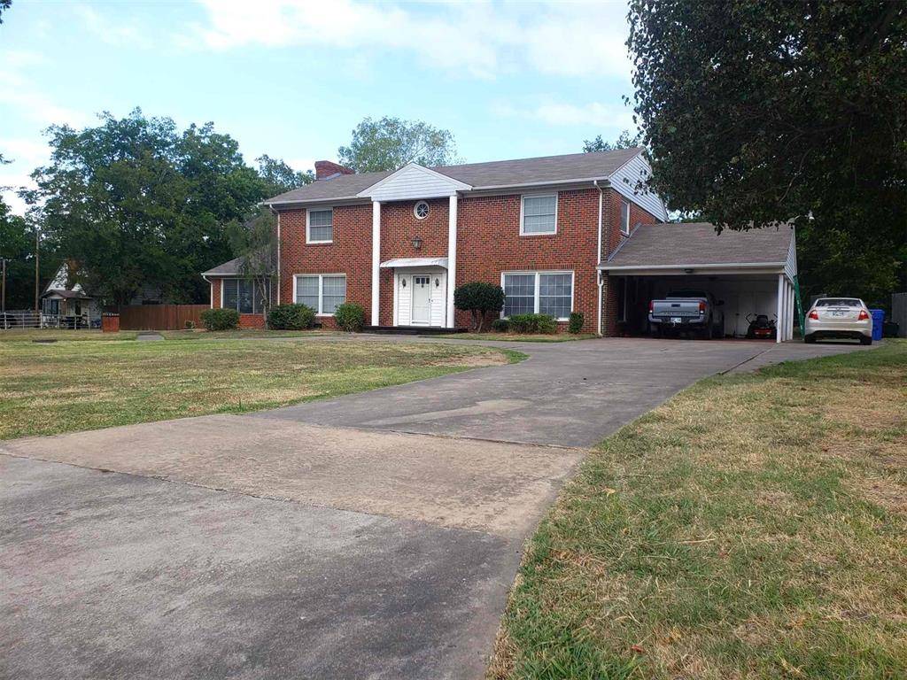 304 Country Club DR, Holdenville, OK 74848