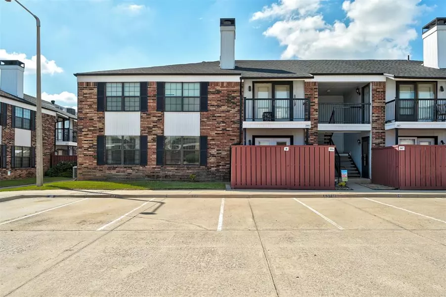 3003 N River Oaks DR #146, Norman, OK 73072