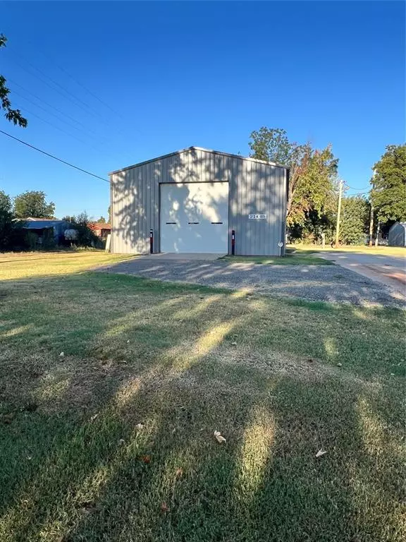 Fort Cobb, OK 73038,303 N 4th ST