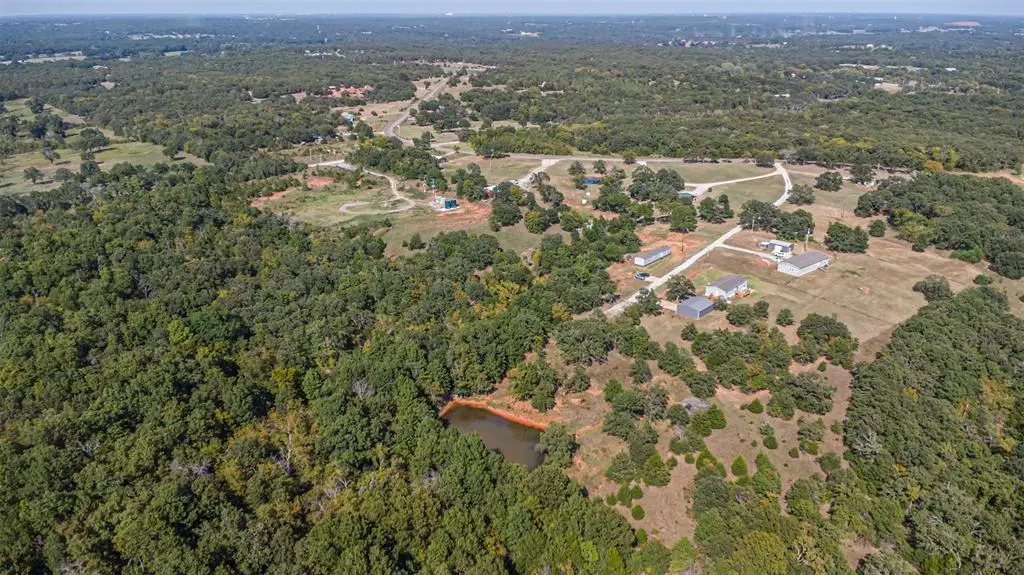 000 Honeysuckle LN, Tecumseh, OK 74873