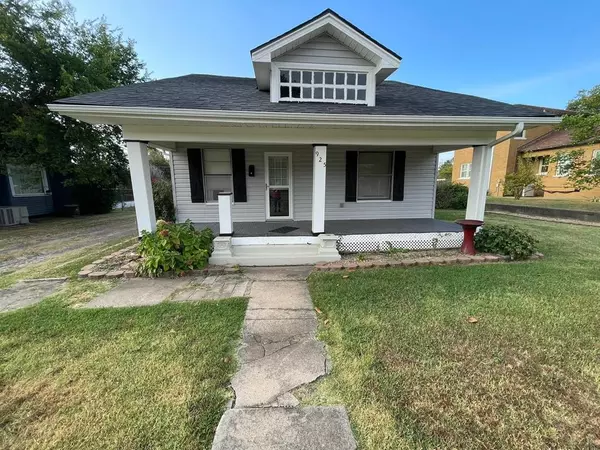 925 E Broadway ST, Cushing, OK 74023