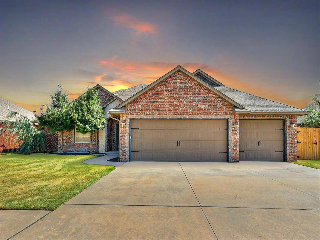 1808 Alexander WAY, Yukon, OK 73099