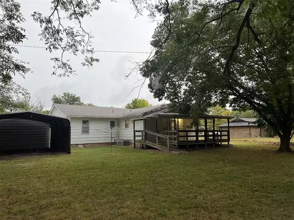 Weleetka, OK 74880,611 E 4th ST