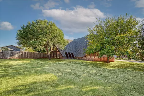 311 Grissom DR, Elk City, OK 73644