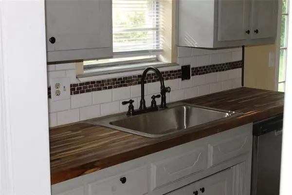 Edmond, OK 73013,606 Scott DR