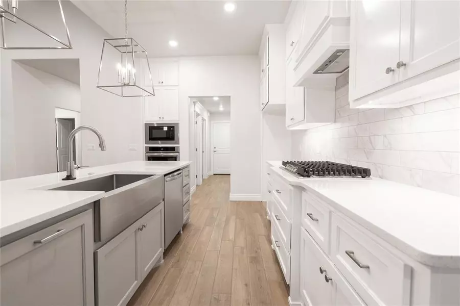 10421 SW 56th ST, Mustang, OK 73064