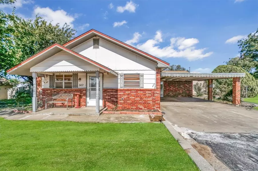 507 E 3rd ST, Erick, OK 73645