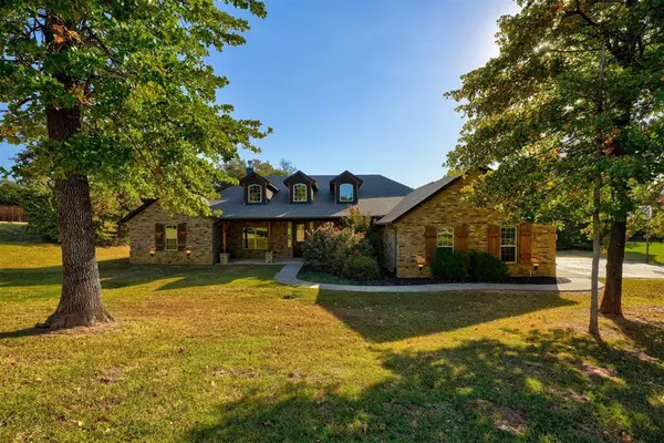 15650 Arbor Meadows LN, Oklahoma City, OK 73165