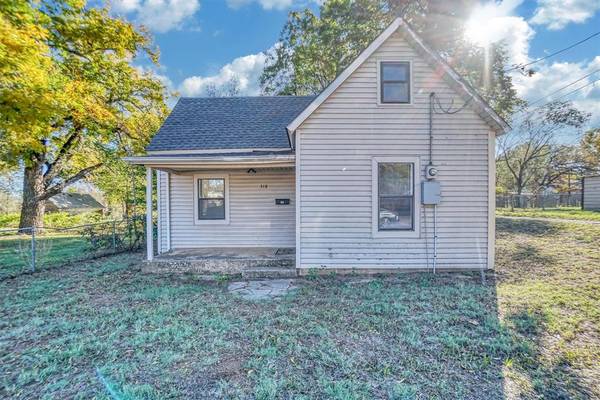 318 E Johnson ST, Mangum, OK 73554