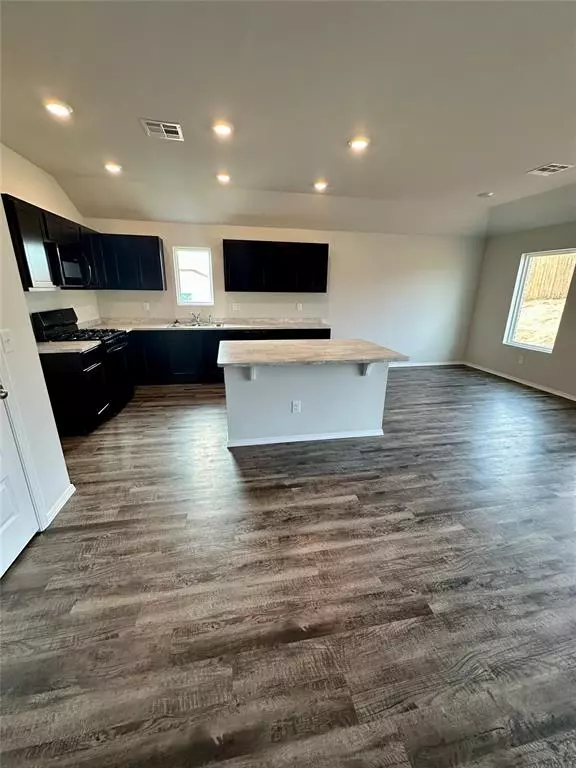 Harrah, OK 73045,21185 River Mist DR