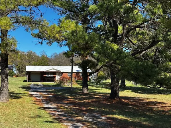904 Old Hwy 277, Ninnekah, OK 73067