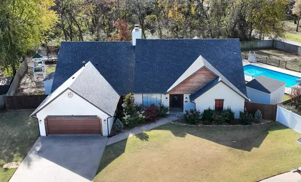 1702 Autumn LN, Shawnee, OK 74804