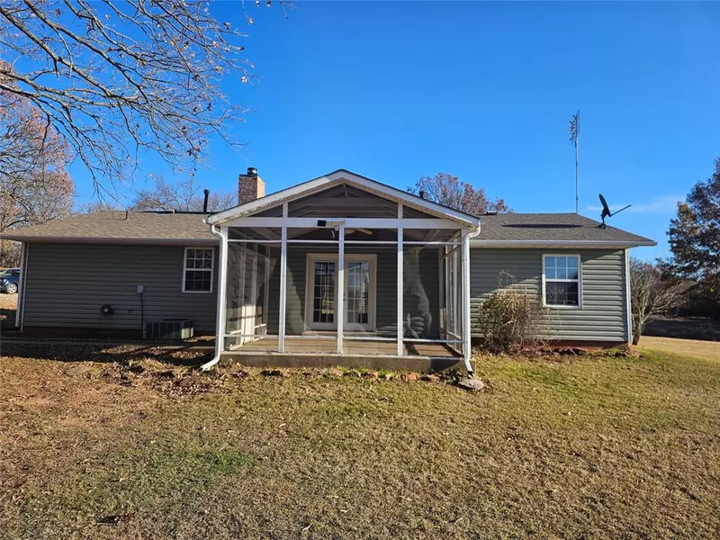 48143 Hope RD, Maud, OK 74854