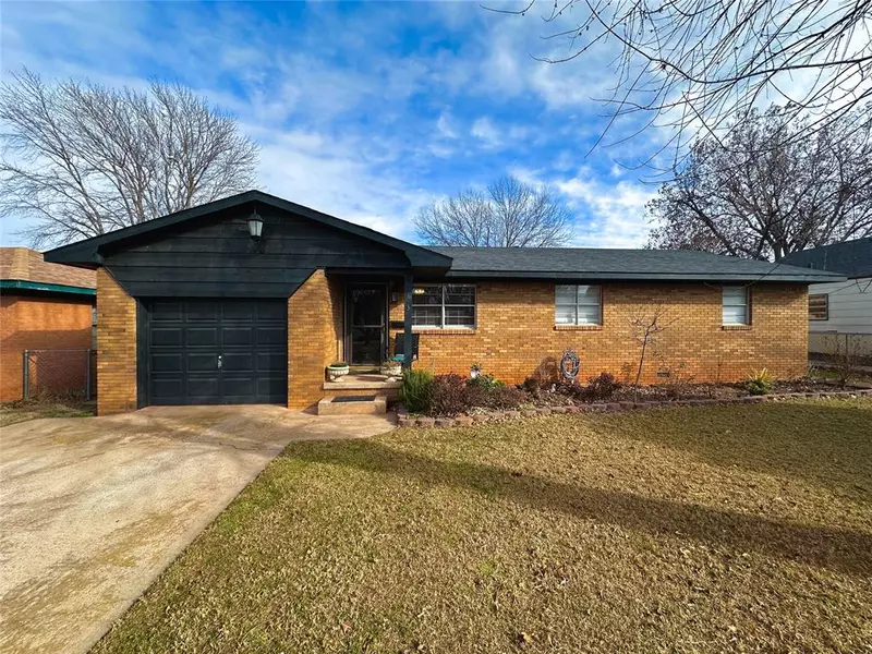 313 S 15th ST, Clinton, OK 73601