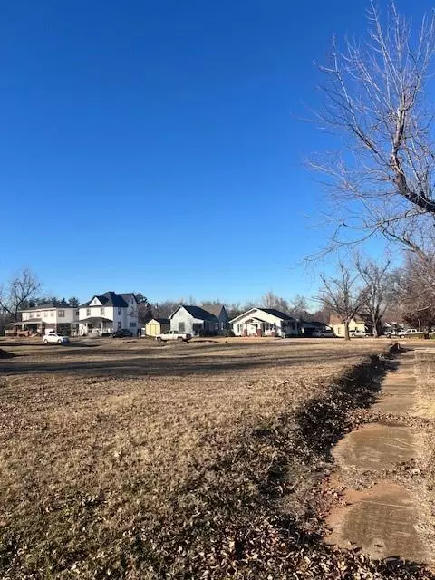 1501 W Noble AVE, Guthrie, OK 73044