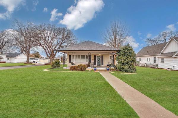 821 W Broadway AVE, Elk City, OK 73644
