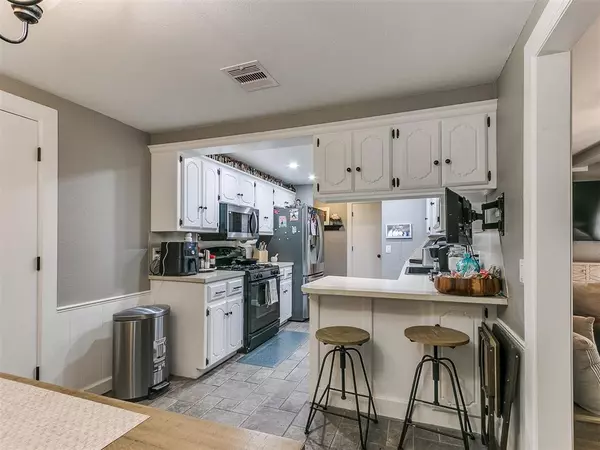 Moore, OK 73160,1006 NE 10th ST