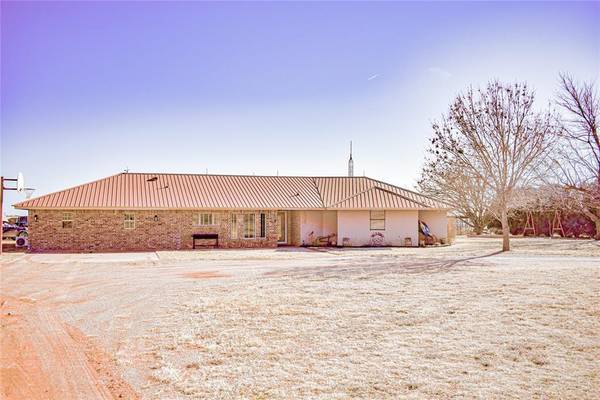 10718 N 1980 RD, Elk City, OK 73644