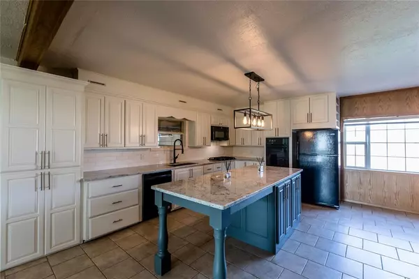 9448 N 2020 RD, Hammon, OK 73650