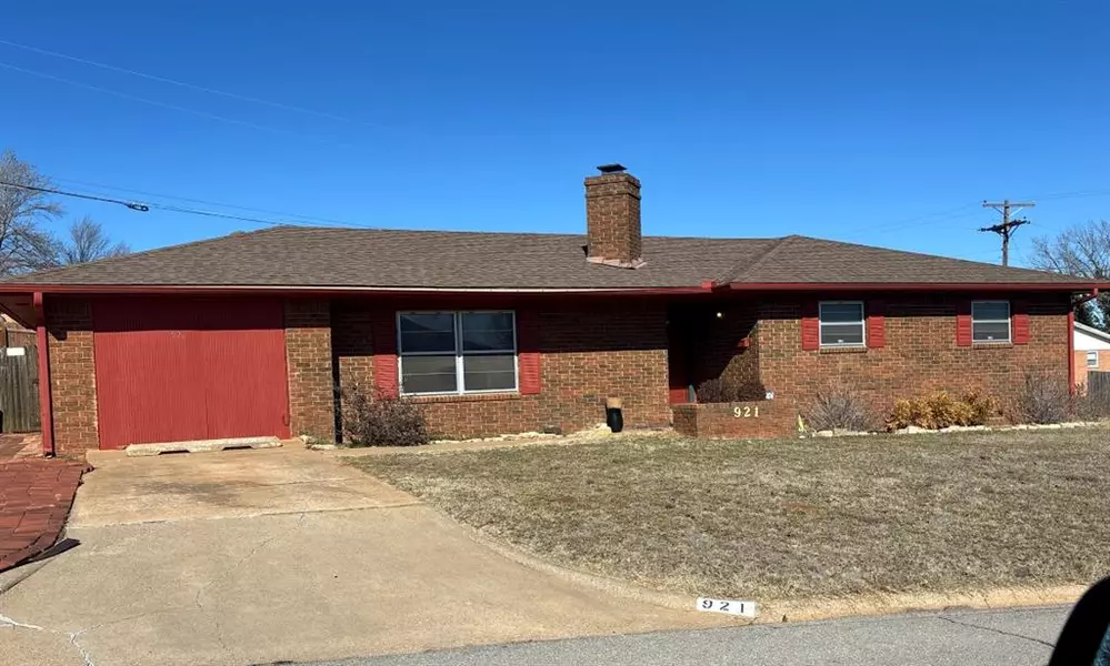 921 E Huber AVE, Weatherford, OK 73096