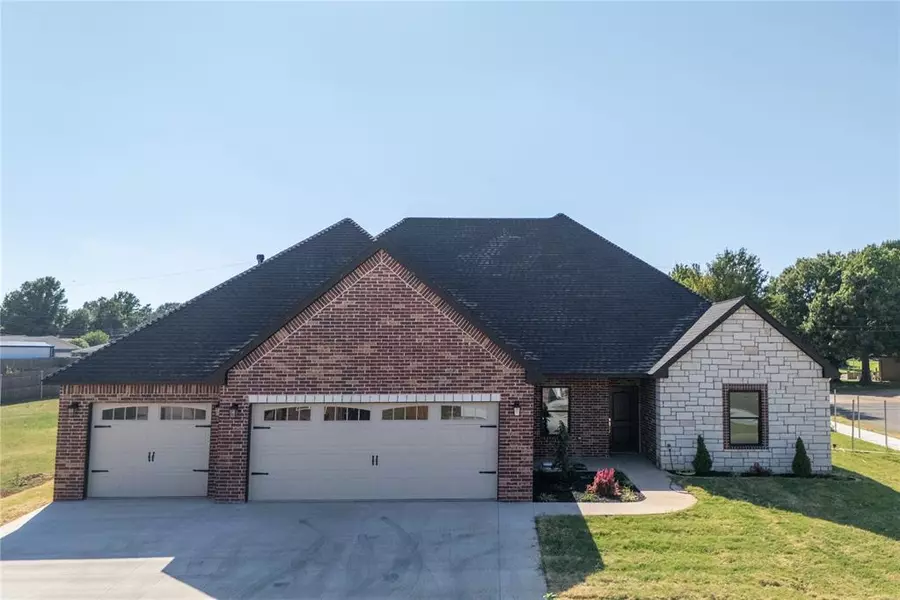 1217 Crimson DR, Weatherford, OK 73096
