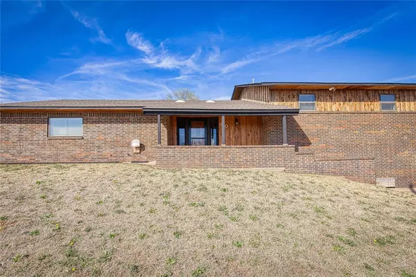 Elk City, OK 73644,801 E A AVE