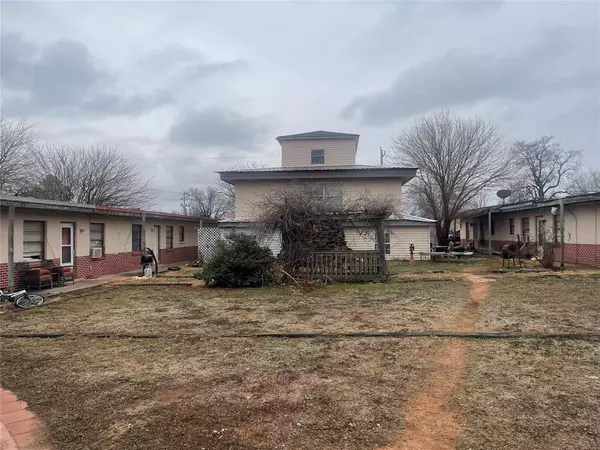 210 E Arapaho AVE, Weatherford, OK 73096