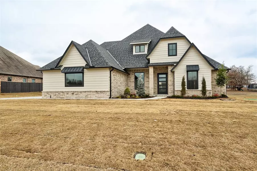 149 N Oaks RD, Harrah, OK 73045