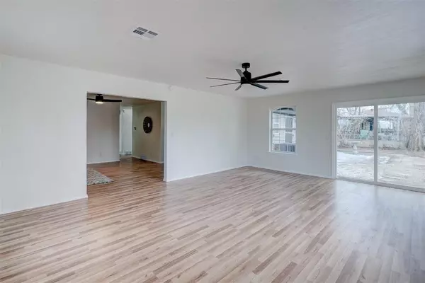 Yukon, OK 73099,605 Hickory AVE