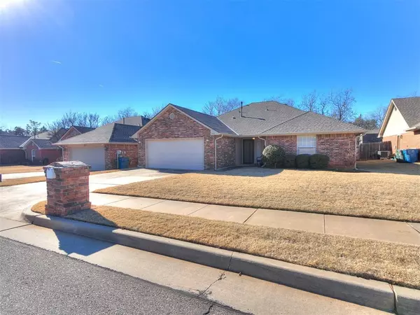 709 Taber LN, Edmond, OK 73003