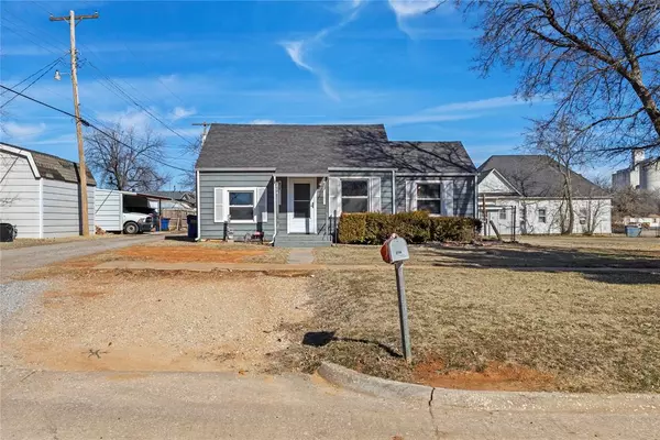 Kingfisher, OK 73750,214 E Don Blanding AVE