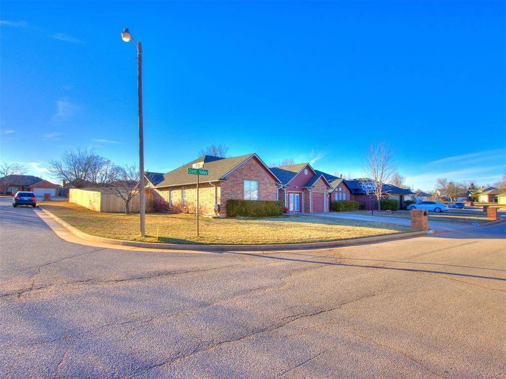 Edmond, OK 73012,17201 Crest VLY