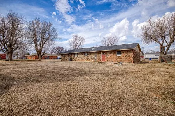 Hennessey, OK 73742,210 Maple ST