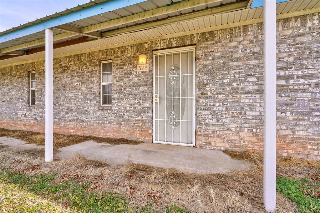 Chickasha, OK 73018,328 N 9th COR