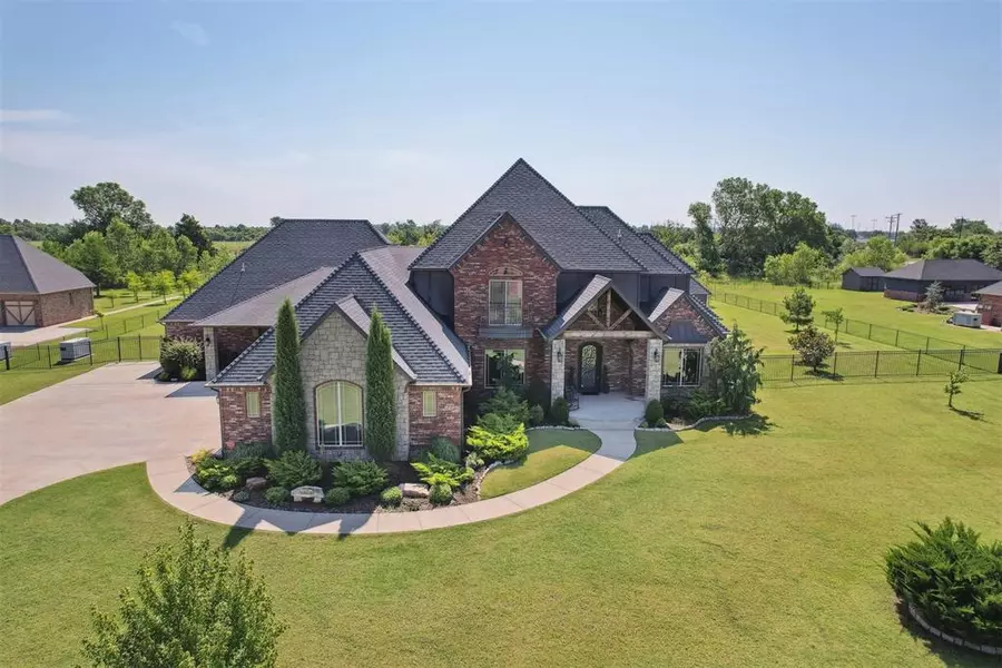 5900 Twin Fawn TRL, Mustang, OK 73064