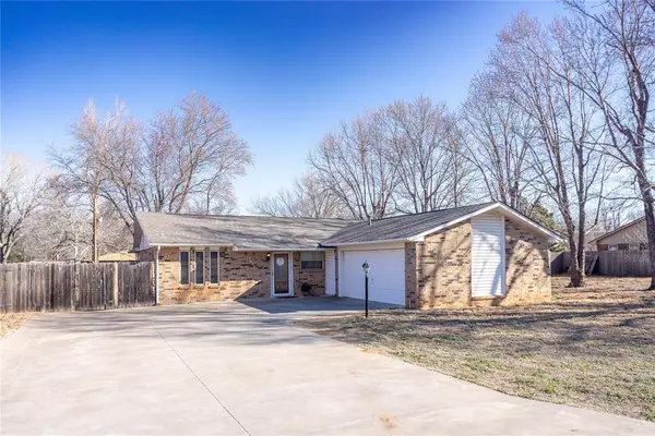 2625 Lanier DR, Weatherford, OK 73096