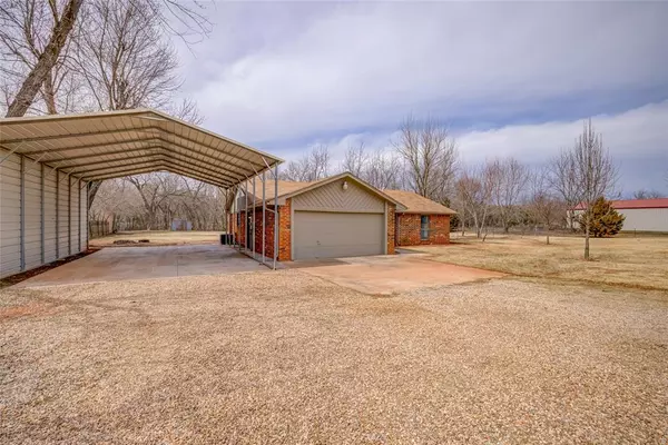 Newalla, OK 74857,16661 Winding Creek DR